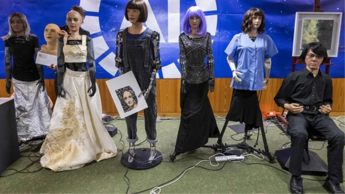 Cenevre'deki AI for Good konferansında, 9 insansı robot bir araya geldi. Yapay zeka ve robotların dünyanın en büyük sorunlarını çözmeye yardımcı olma konusunda çalışmalar yapıldı. 