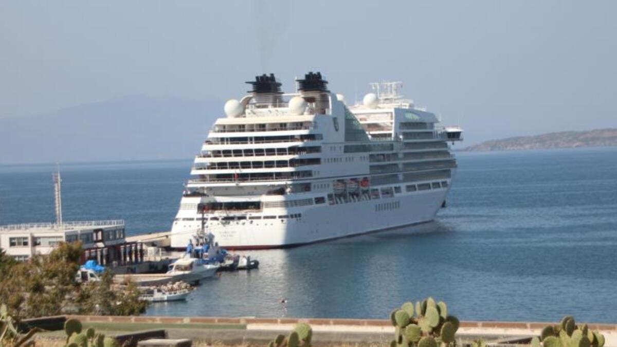 Dev gemi Bodrum'a yanaştı