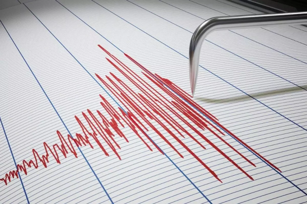 İstanbul beşik gibi sallanıyor! 4.9 büyüklüğünde bir deprem daha
