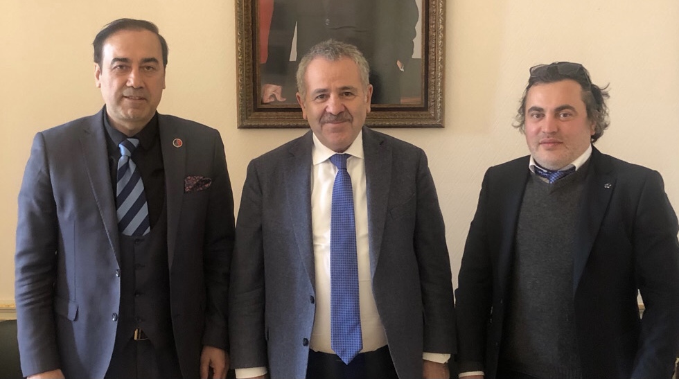 T.C.Hollanda Lahey Büyükelçisi Şaban Dişli’yi ATİK Genel Başkanı Aziz Şahin ve Hollanda ATİK Lahey Başkanı Mimar Cihat Çelikoğlu ile ziyaret etti