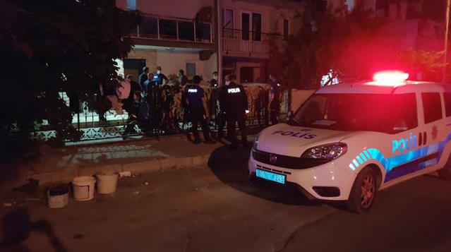 15 yaşındaki çocuk, silahla oynarken annesini vurdu