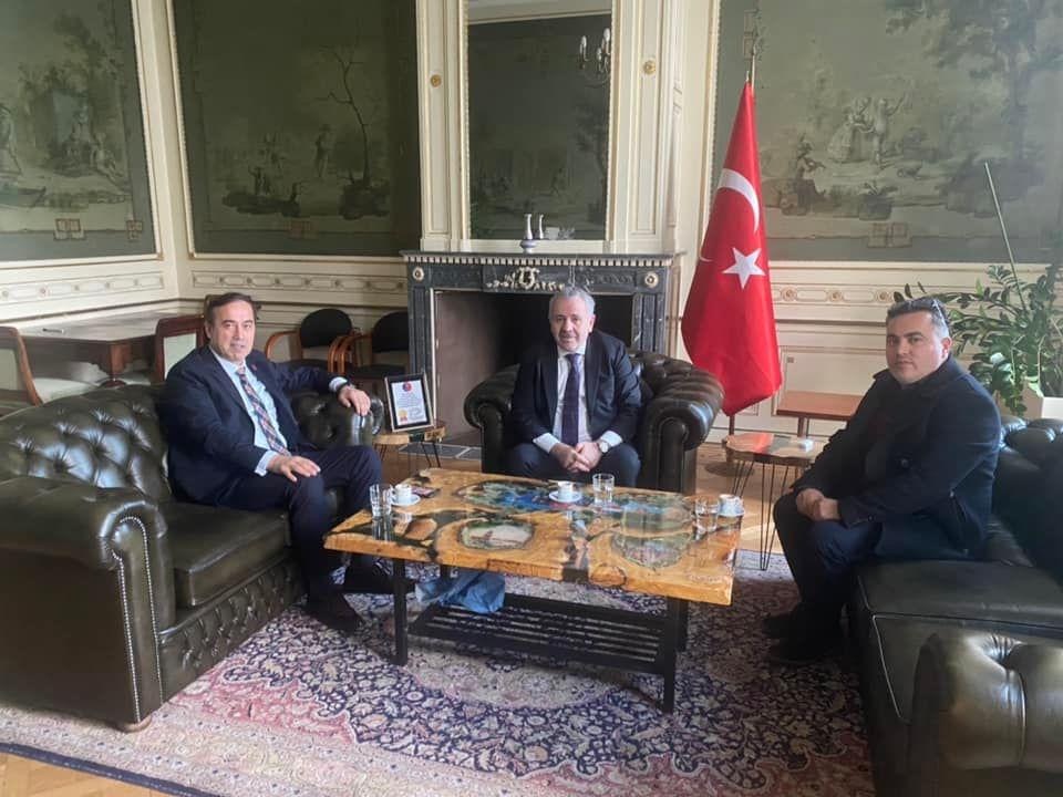 Hollanda Lahey T.C. Büyükelçimiz Şaban Dişli’yi ATİK Genel Başkanımız Aziz Şahin ve ATİK Lahey Başkanımız Mimar Cihat Çelikoğlu ziyaret ettiler.