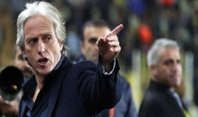 Jorge Jesus, Mert Hakan'ın agresif hareketlerini görünce daha fazla dayanamadı: Kendine hakim ol, takıma zarar vereceksin
