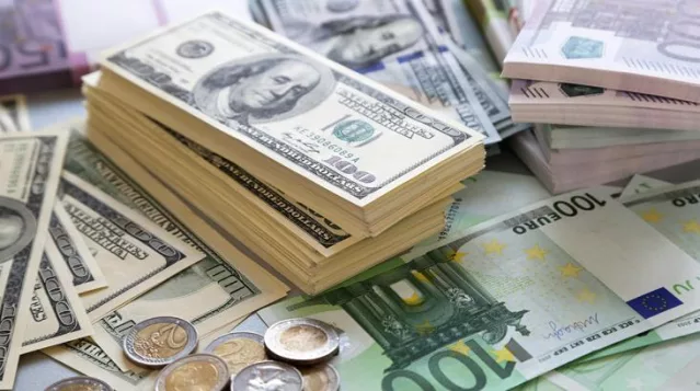 20 yıl sonra bir ilk: Dolar ile euro eşitlendi
