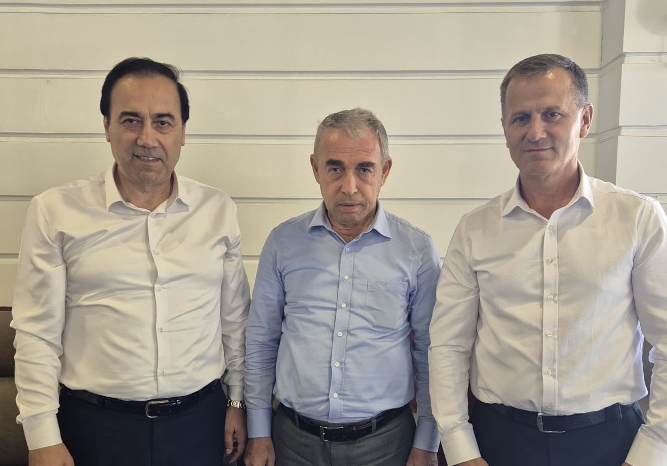 ATİK Genel Başkanı Aziz Şahin’in Koordinatörlüğünde İstanbul Vali Yardımcısı Dr. Hasan Hüseyin Can, Moldova’ya bağlı Özerk Türk Cumhuriyeti Gagavuzya’nın Başkenti Komrat Belediye Başkanı Serghei Anastasov ile bir istişare toplantısı gerçekleştirdi.