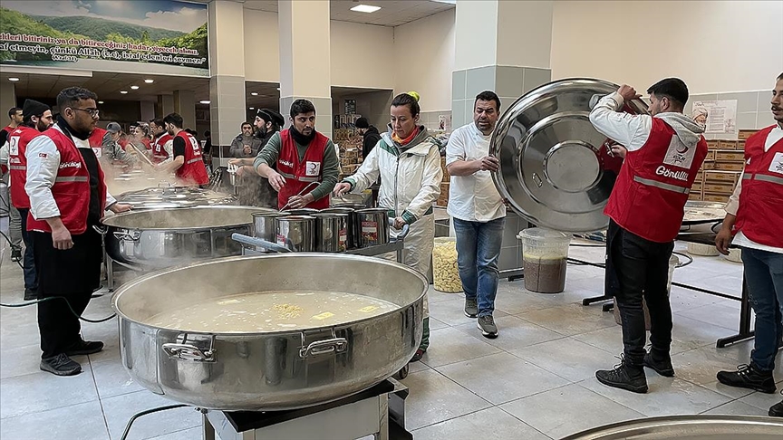 Ünlü şefler, Gaziantep'teki depremzedeler için ocak başına geçti