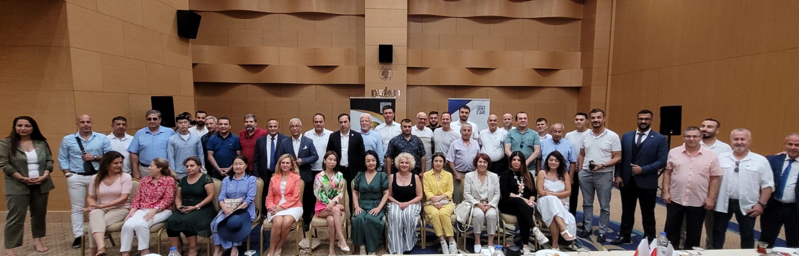 ATİK Antalya Yönetim Kurulu  Koordinatörlüğünde 43’üncüsü düzenlenen B2B İkili İş Görüşmeleri Forumu Kepez Belediyesi Mimar Sinan Kongre Merkezi Konferans Salonunda Milletvekilleri, Belediye Başkanları ve İş İnsanlarının Katılımları  ile Gerçekleştirildi.