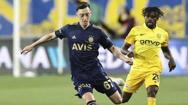 6 senedir kırılamayan pas rekorunun yeni sahibi Mesut Özil oldu
