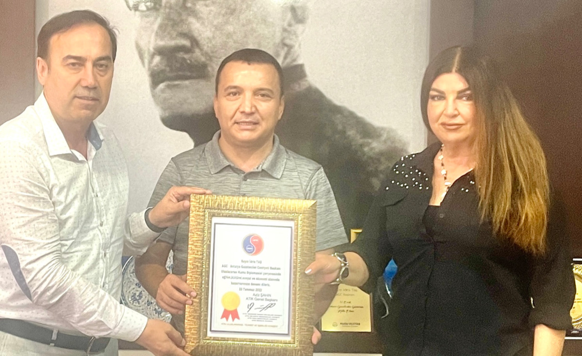 Antalya Gazeticiler Cemiyeti (AGC) Başkanı İdris Taş’ı ATİK Genel Başkanı Aziz Şahin, ATİK Antalya Başkanı Sevinç Enginöz Eyilik ve ATİK Antalya Heyeti Ziyaret Etti. 