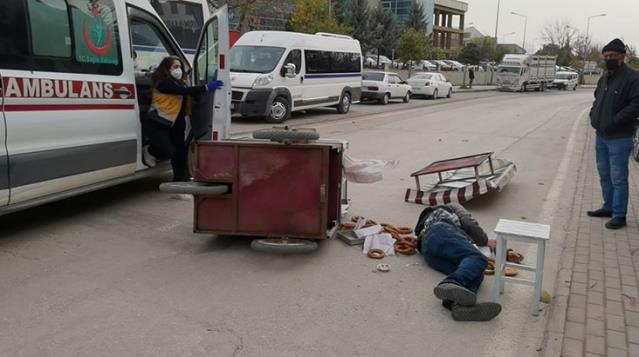 70 kilometre hızla esen rüzgarda uçan tezgah, simitçinin kafasına çarptı! Simitçi ağır yaralandı!