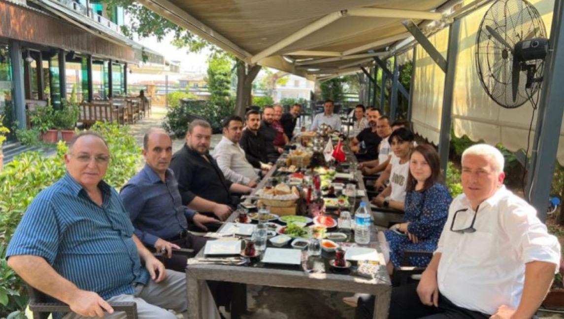 ATİK Denizli Başkanlığı Koordinatörlüğünde ATİK Genel Başkanı Aziz Şahin’in katılımı ile ATİK Denizli Başkanı Mustafa Esen’in Başkanlığında 125’inci ATİK Tanışma B2B Toplantısı yapıldı.