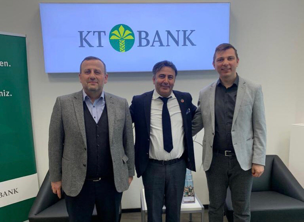 ATİK Münih Başkanımız Diler Karslı, ATİK Münich Yönetim Kurulu Üyesi Mustafa Özen,Münich Kuveyt Türk Banka Müdürü Ahmet Kalyoncu ve Yardımcısı Muzaffer Atmaca’yı ziyaret ettiler.
