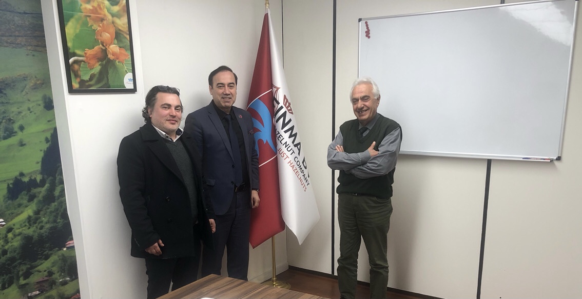 Hollanda Türk İşadamları Derneği  (HOTİAD ) Kurucu ve Onursal Başkanı İş İnsanı Mehmet Soytürk’ü ATİK Genel Başkanı  Aziz Şahin, ATİK Hollanda Lahey Başkanı Cihat Çelikoğlu ile birlikte ziyaret etti.
