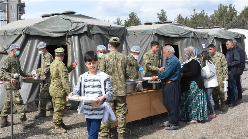 Adıyaman'da MSB'nin tam donanımlı çadır kentinde 1500 depremzede barınıyor