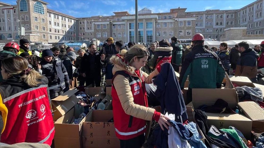 Adıyaman’da depremzedelere yiyecek ve kıyafet desteği sağlanıyor