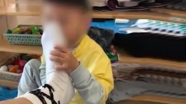 Anaokulunda skandal görüntüler! Öğrencilere ayağını koklatan öğretmen 'erken sadomaşizm eğitimi' verdiğini söyledi