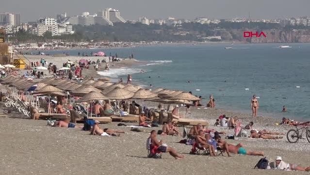ANTALYA'DA SAHİLDE YAZ MANZARALARI