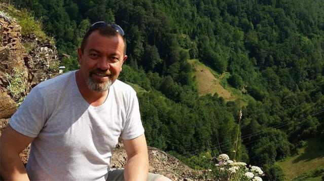 Arı soktuğu için fenalaşan öğretmen tüm çabalara rağmen kurtarılamadı