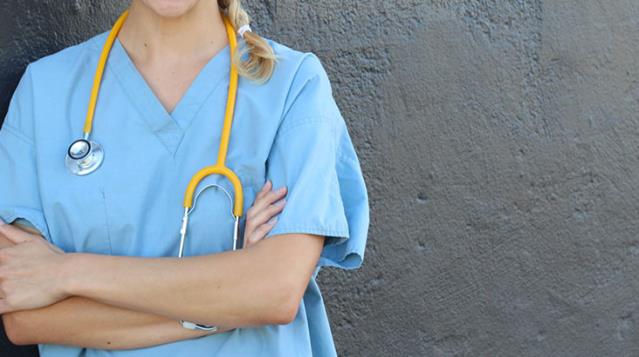 Arkadaşları bile fark etmedi! Sahte doktor, 8 ay boyunca hastanede muayene yaptı