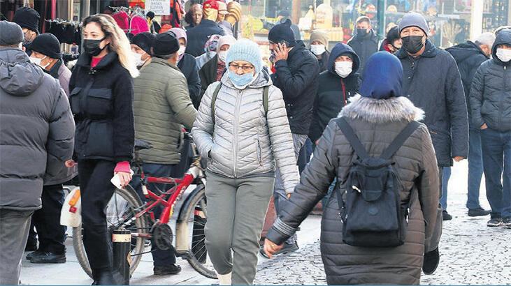 Aşı, maske ve mesafe hâlâ çok önemli