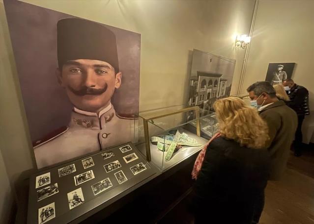 Atatürk'ün bugüne kadar sergilenmemiş 31 kişisel eşyası Cumhuriyet Müzesi'nde ziyarete açıldı