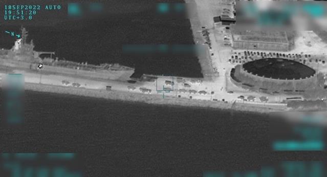 Atina'dan tehlikeli provokasyon! Yunanistan'ın Adalar'a yaptığı yasa dışı zırhlı araç sevkiyatı İHA'larla görüntülendi