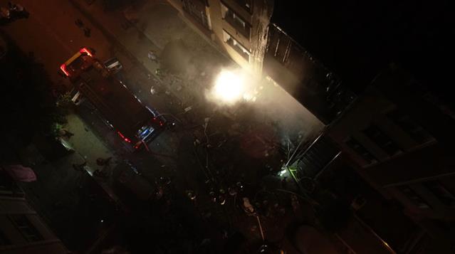 Avcılar'da şiddetli doğalgaz patlaması mahalleliyi sokağa döktü: 3 yaralı