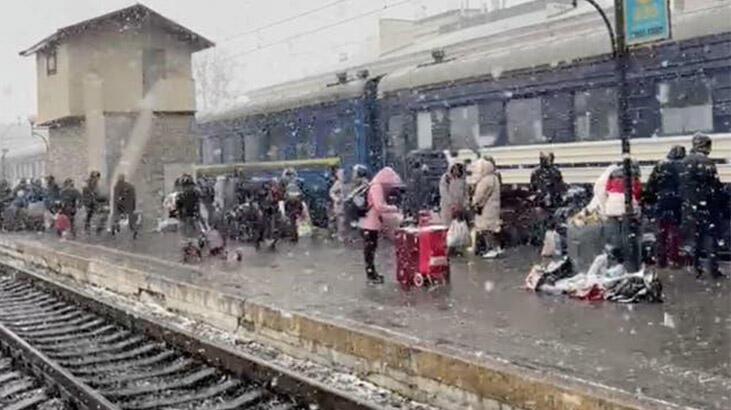 Avrupa'nın yeni mülteci krizi: AB sınırında 50 kilometrelik kuyruk