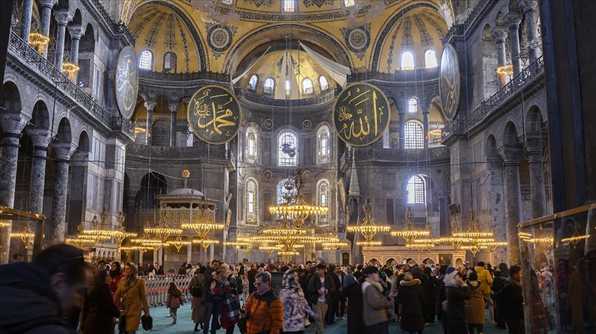 Ayasofya, yapımında kullanılan 30 farklı tür ve kökenden taşla 