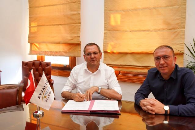 Ayvalık'ta belediye çalışanlarına çifte bayram