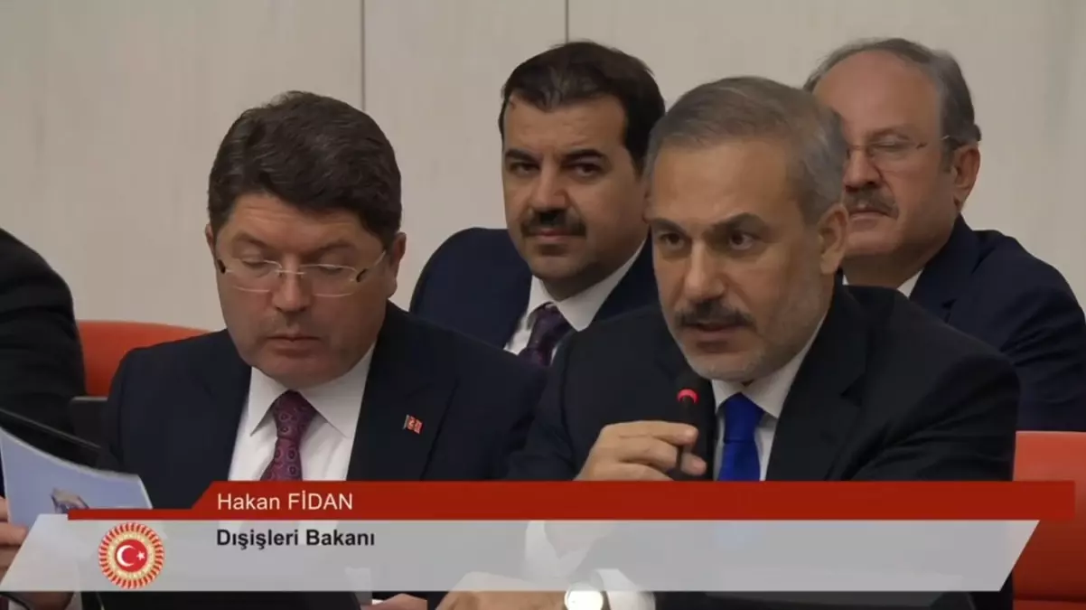 Bakan Fidan'dan DEM sıralarına: Girip yok etmediğiniz bir Kürt partisi var mı?
