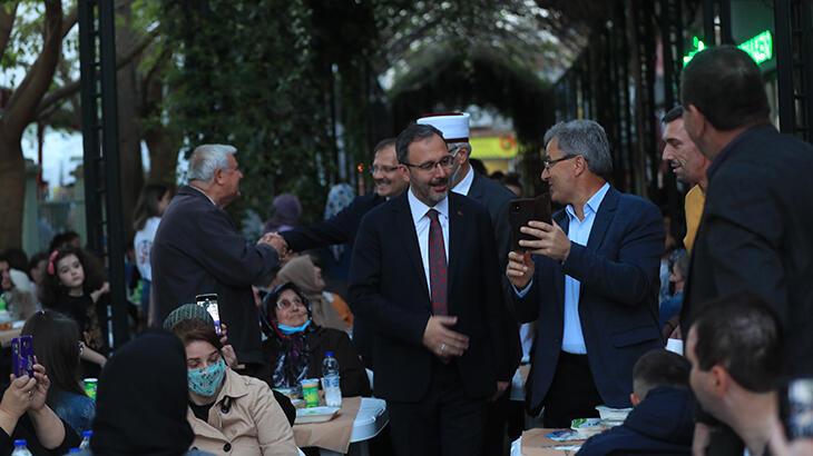 Bakan Kasapoğlu Gümülcine'de! 'Batı Trakya'daki Türk kardeşlerimizin varlığı bize güç veriyor'