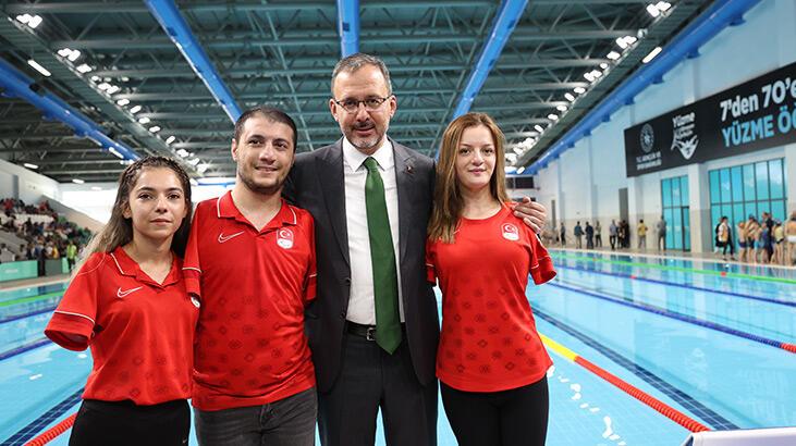 Bakan Kasapoğlu Konya'da Olimpik Yüzme Havuzu'nun açılışını yaptı