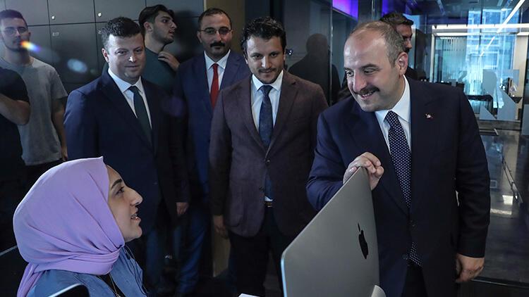 Bakan Varank 42 İstanbul’da gençlerle buluştu! Yazılımcı gençlere çat kapı ziyaret