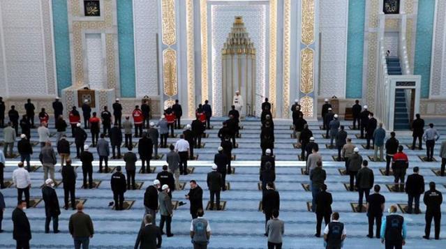 Bayram namazı kılınabilecek mi? İşte il il namaz saatleri