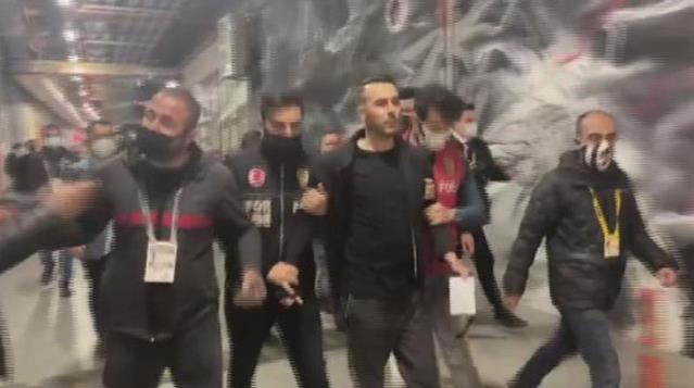 Beşiktaş, Karagümrük'e yenilince Vodafone Park karıştı! Maç sonu Ghezzal'ın menejeri gözaltına alındı