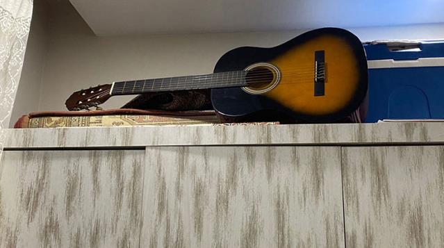Bir annenin uyuşturucu operasyonu! Oğlunun gitarına gizlediği kamerayla gerçeği ortaya çıkardı