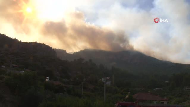 Burdur'da yangın nedeniyle bir mahalleye tahliye