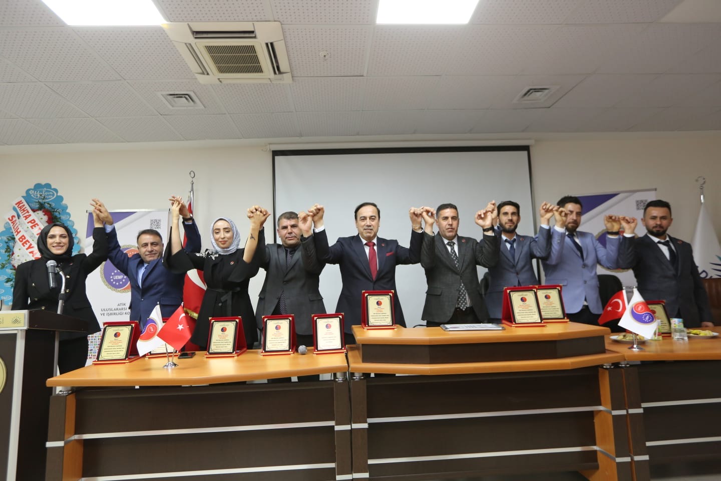 ATİK Adıyaman İş Forumu ATİK Genel Başkanı Aziz Şahin katılımı ve ATİK Adıyaman Konsey Başkanı Mehmet Karaca koordinatörlüğünde Yıllık 300 Milyon Dolar İhracat Vizyonu ile yapıldı. 