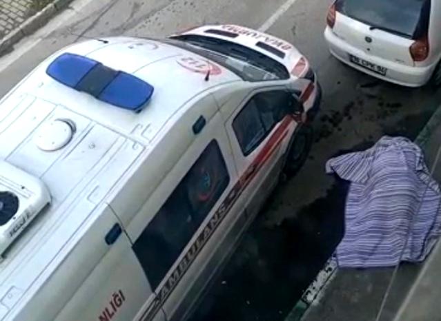 Çamaşır asan kadın yere düşerek hayatını kaybetti! Korkunç manzarayı gören çocukları hıçkırığa boğuldu