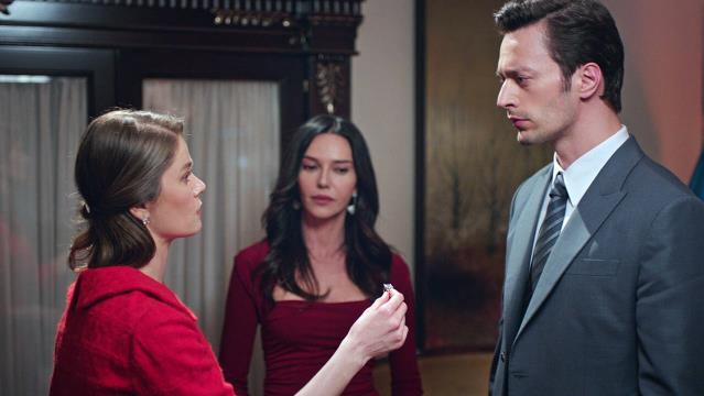 Camdaki Kız dizisine damga vuran ayrılık! Gerçekleri fark eden Nalan, Sedat'ı terk etti