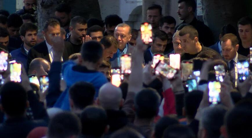 Cumhurbaşkanı Erdoğan akşam namazını Eyüp Sultan Camii’nde kıldı