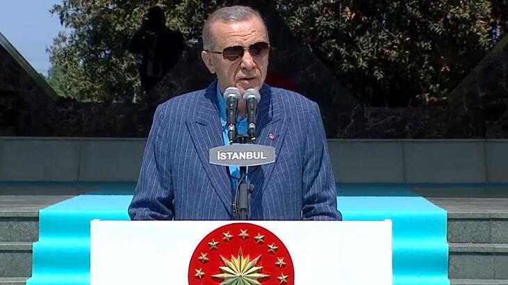Cumhurbaşkanı Erdoğan'dan Adnan Menderes'in Anıt Mezarı'na ziyaret