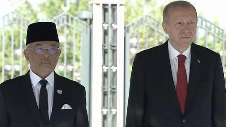 Cumhurbaşkanı Erdoğan'dan Malezya Kralı'na resmi törenle karşılama