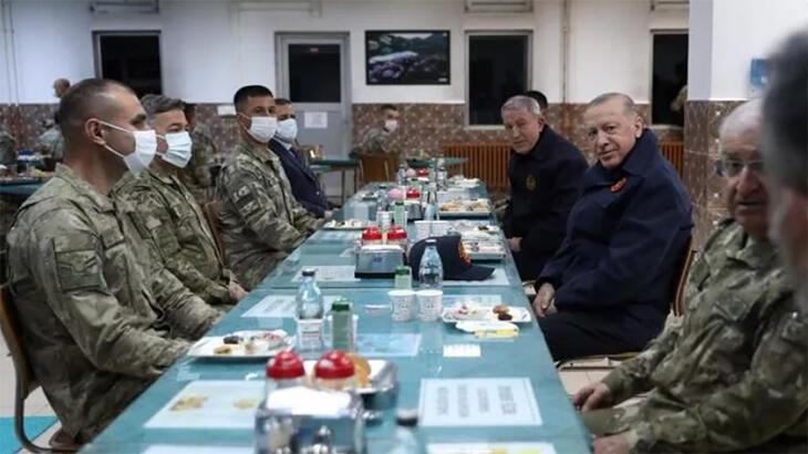 Cumhurbaşkanı Erdoğan Hakkari'deki askerlerle iftar yaptı