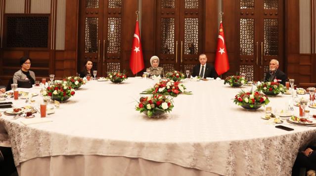 Cumhurbaşkanı Erdoğan, iftar programında şehit aileleri ile bir araya geldi