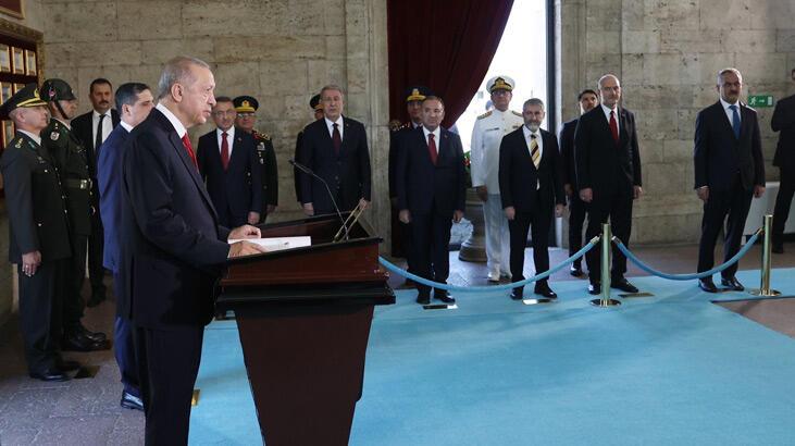 Cumhurbaşkanı Erdoğan ve YAŞ üyeleri Anıtkabir'de