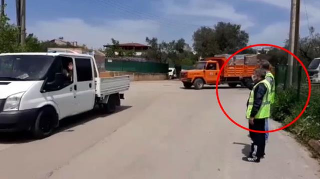 Dilovası Belediye Başkanı Hamza Şayir, yardım kolilerinin yüklendiği araçları bizzat yolcu etti