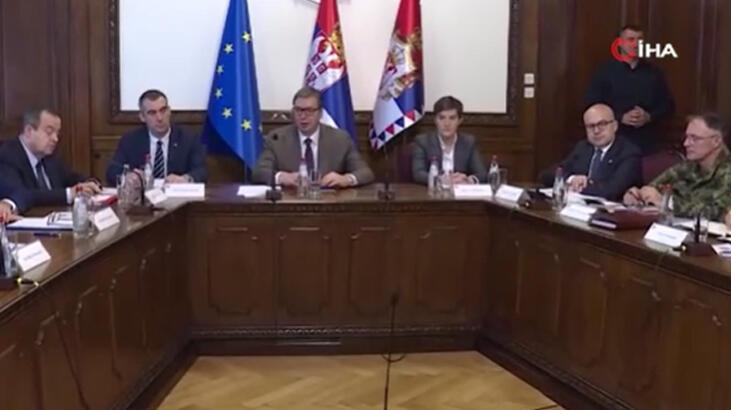 Dünya diken üstünde gerilim tırmanıyor! Sırbistan ordusu Kosova sınırında konuşlanıyor