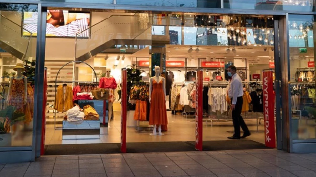 Dünyaca ünlü giyim firması H&M'in CEO'su istifa etti! Şirketin hisseleri bir anda çakıldı